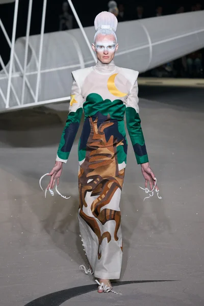 Look 3